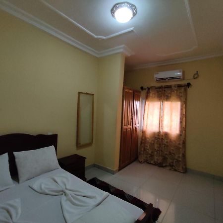 Bed and Breakfast DREAM'S HOUSE BONAMOUSSADI - STUDIO avec groupe électrogène et WIFI à Douala Extérieur photo